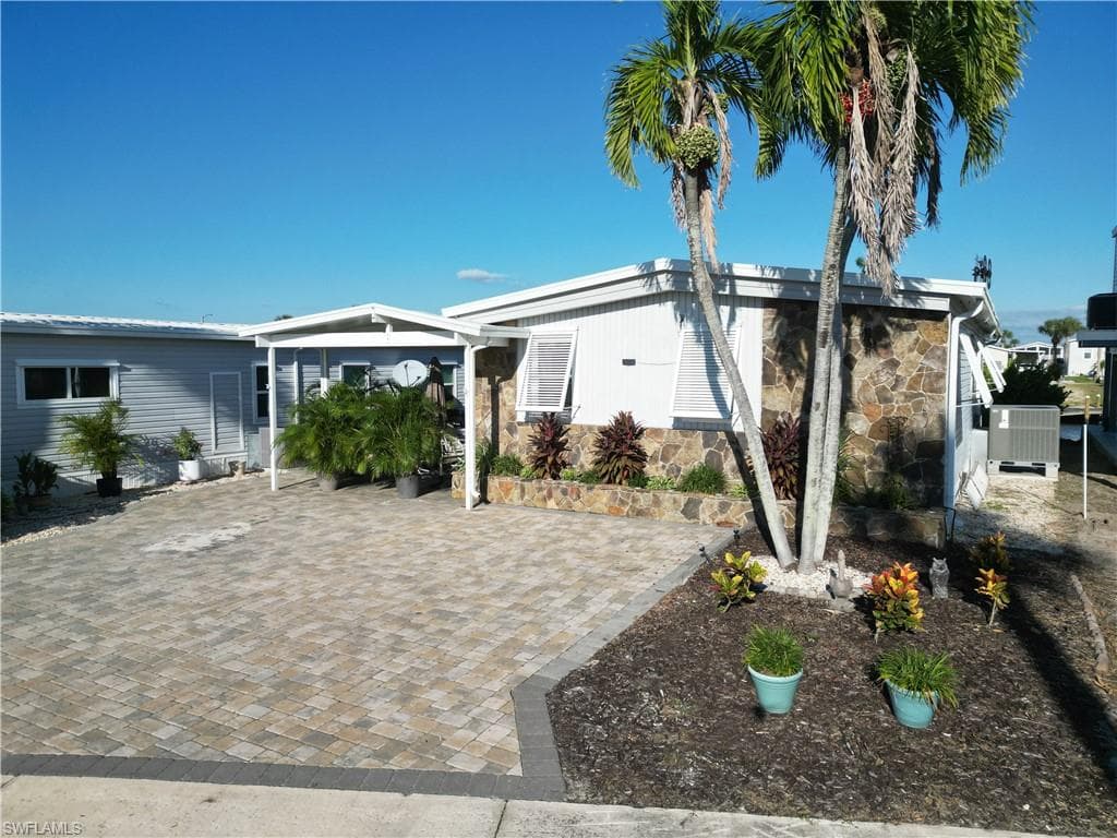 17831 Eglantine LN FORT MYERS BEACH, FL 33931