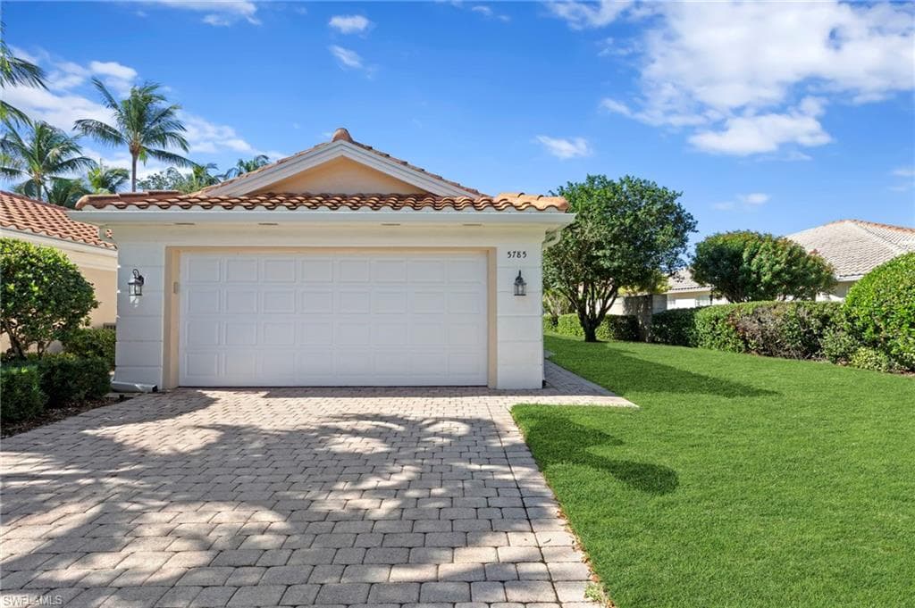 5785 Drummond WAY NAPLES, FL 34119