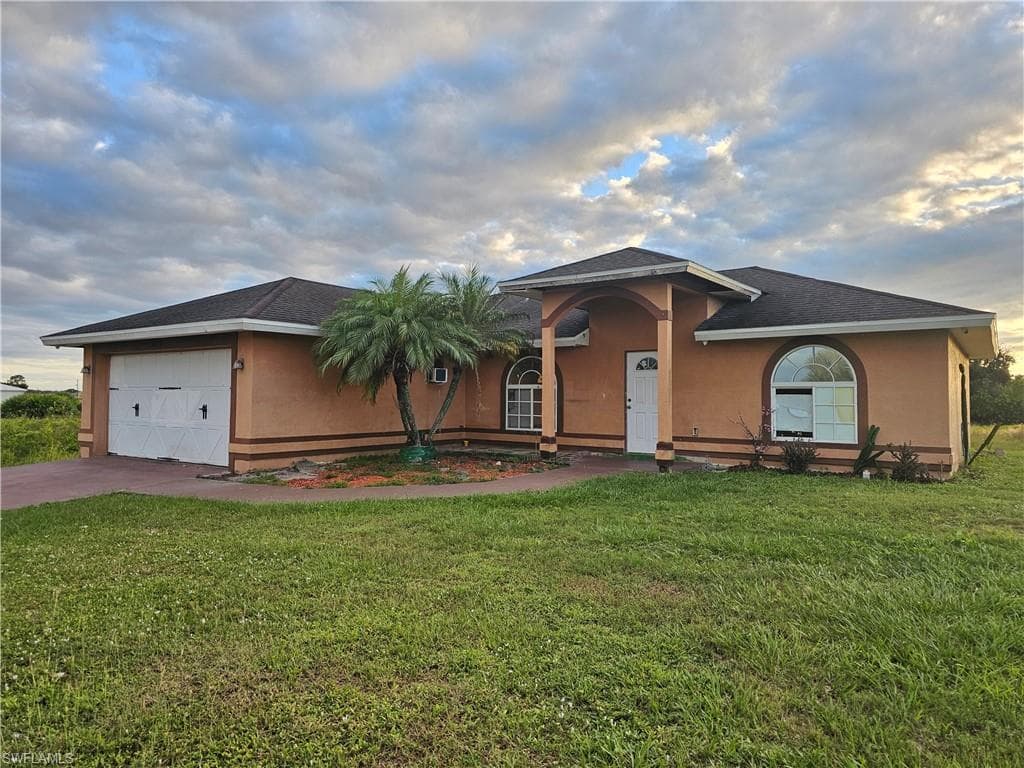 8016 Mangrove CIR LABELLE, FL 33935