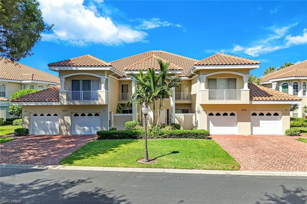 8453 Abbington CIR 811 NAPLES, FL 34108