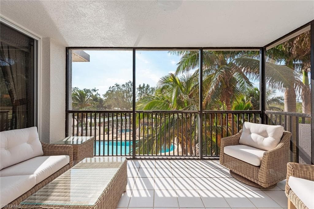 6825 Grenadier BLVD 102 NAPLES, FL 34108