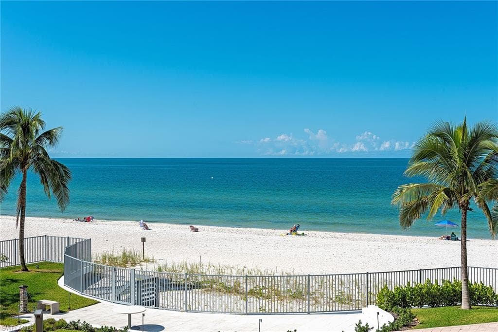 3401 Gulf Shore BLVD N 203 NAPLES, FL 34103