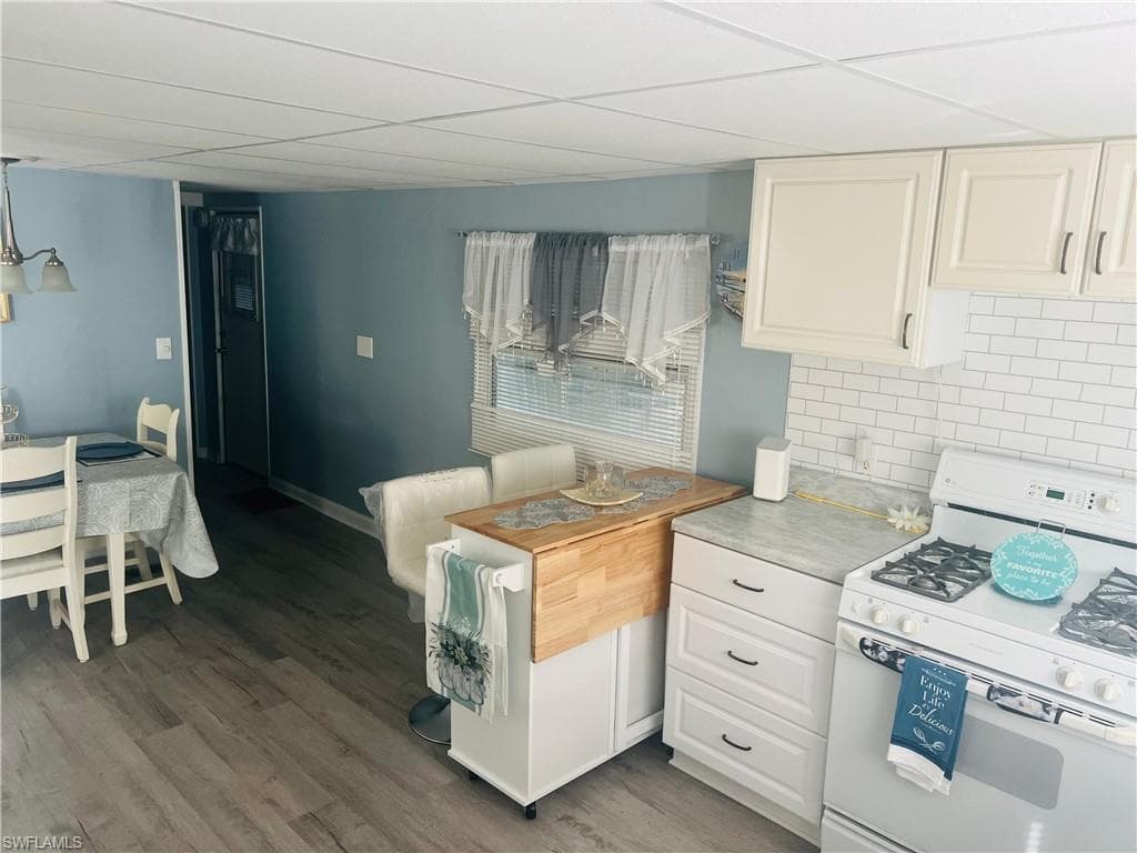 471 Palm DR 310 NAPLES, FL 34114
