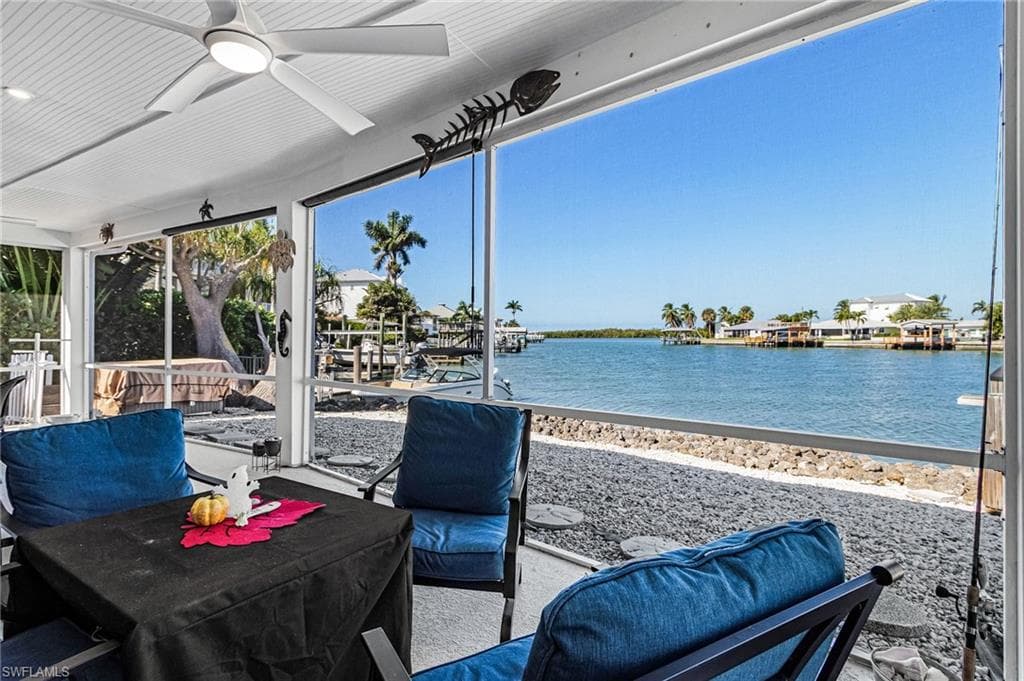 121 JAMAICA DR NAPLES, FL 34113