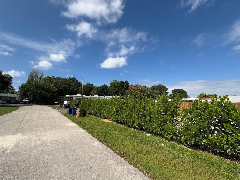 418 Cactus CIR LEHIGH ACRES, FL 33936