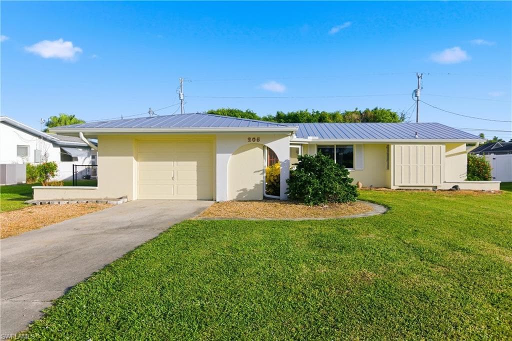 205 SE 44th TER CAPE CORAL, FL 33904