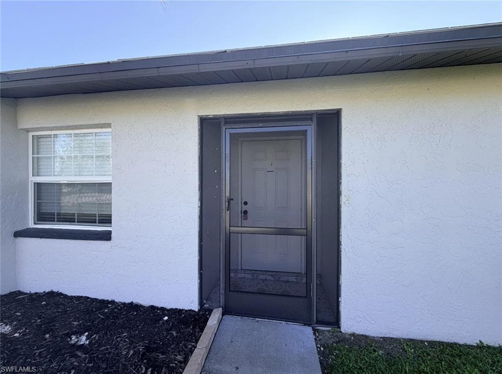 527 SE 5th PL CAPE CORAL, FL 33990