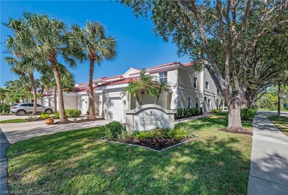 885 Eastham WAY N-102 NAPLES, FL 34104