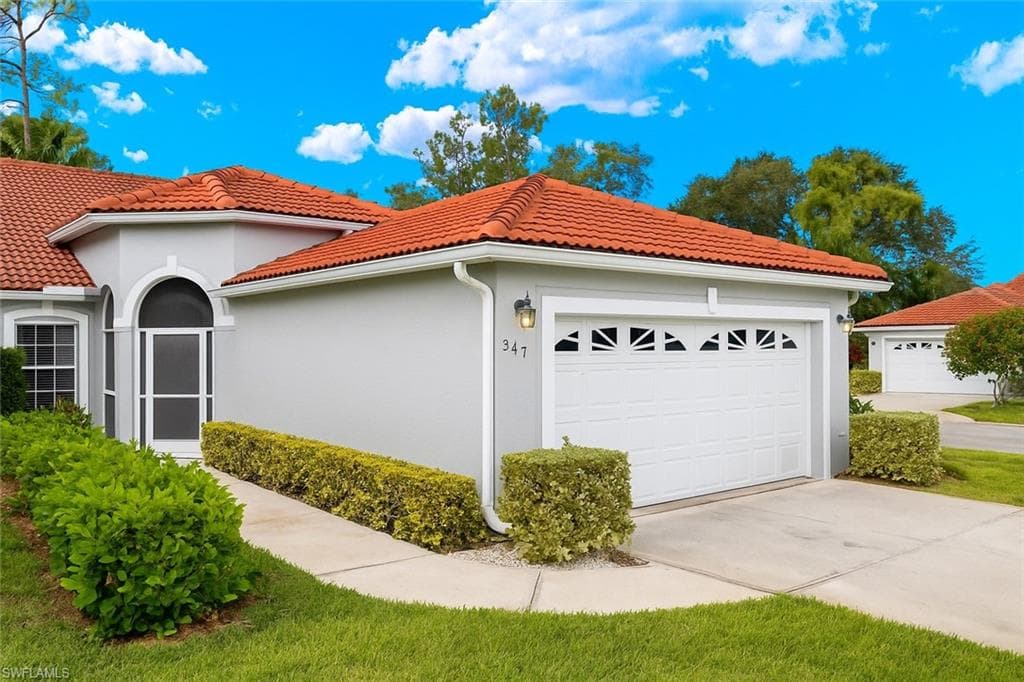 347 MELROSE PL 19 NAPLES, FL 34104