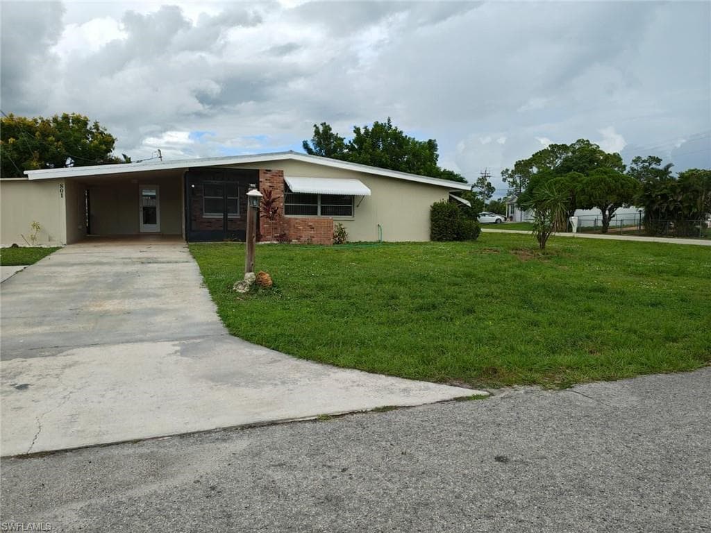801 Perry AVE LEHIGH ACRES, FL 33936