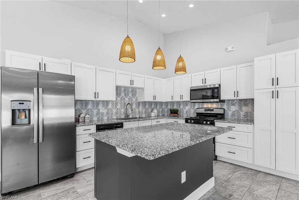 175 VILLAGE CIR 32