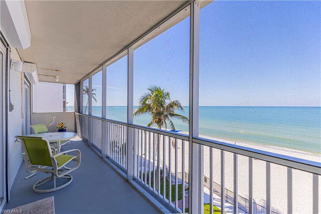 1977 GULF SHORE BLVD N 401 NAPLES, FL 34102