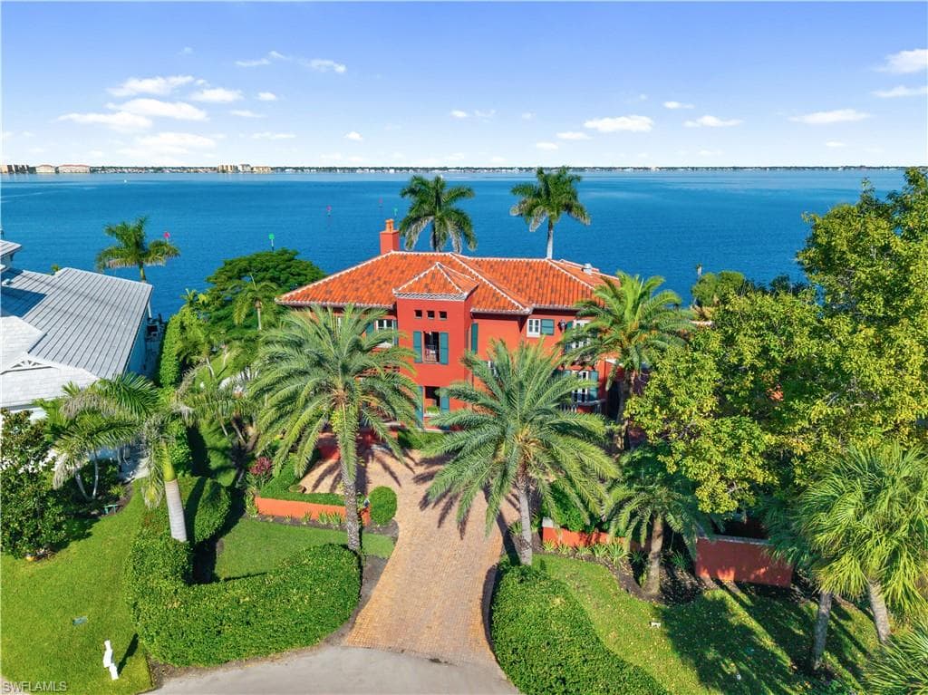 5844 Riverside LN FORT MYERS, FL 33919