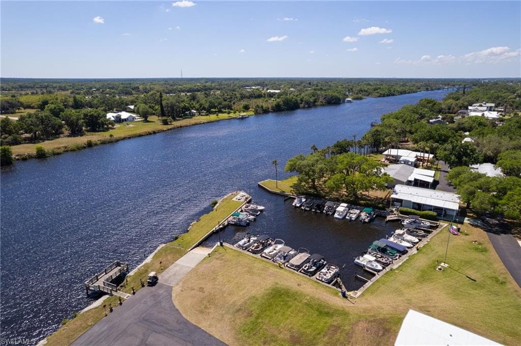 15 Ilex ST ALVA, FL 33920