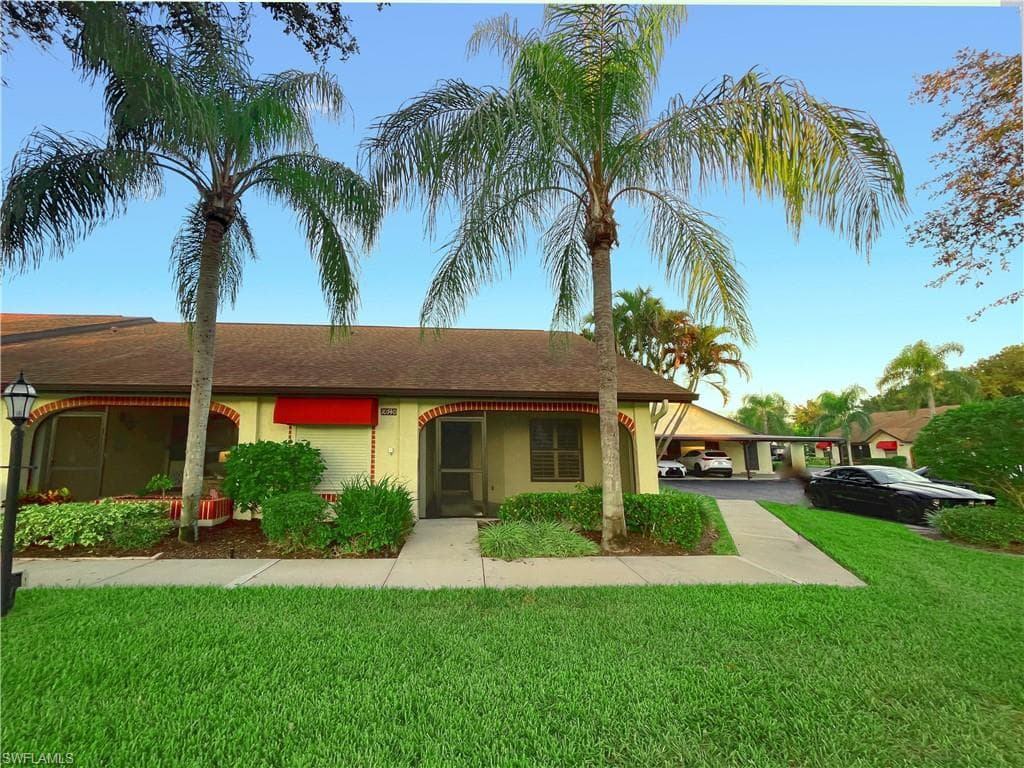 10740 Regent CIR 806 NAPLES, FL 34109