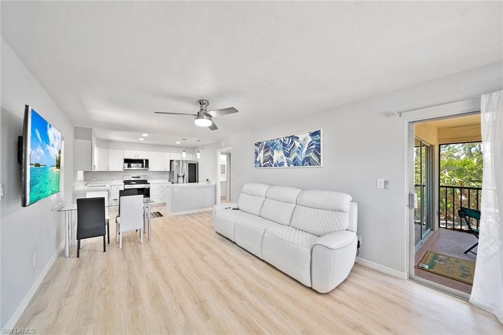 16881 Davis RD 721 FORT MYERS, FL 33908