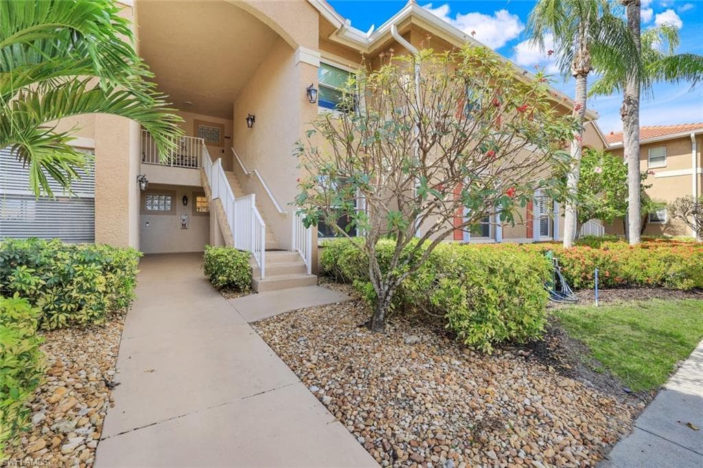 6930 Huntington Lakes CIR 102 NAPLES, FL 34119