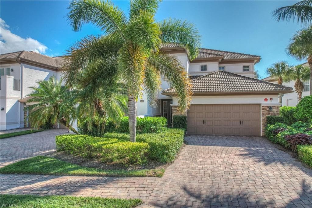 8026 Players Cove DR 102 NAPLES, FL 34113