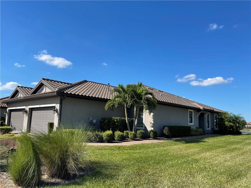 8021 Calle Canovas CT NAPLES, FL 34114