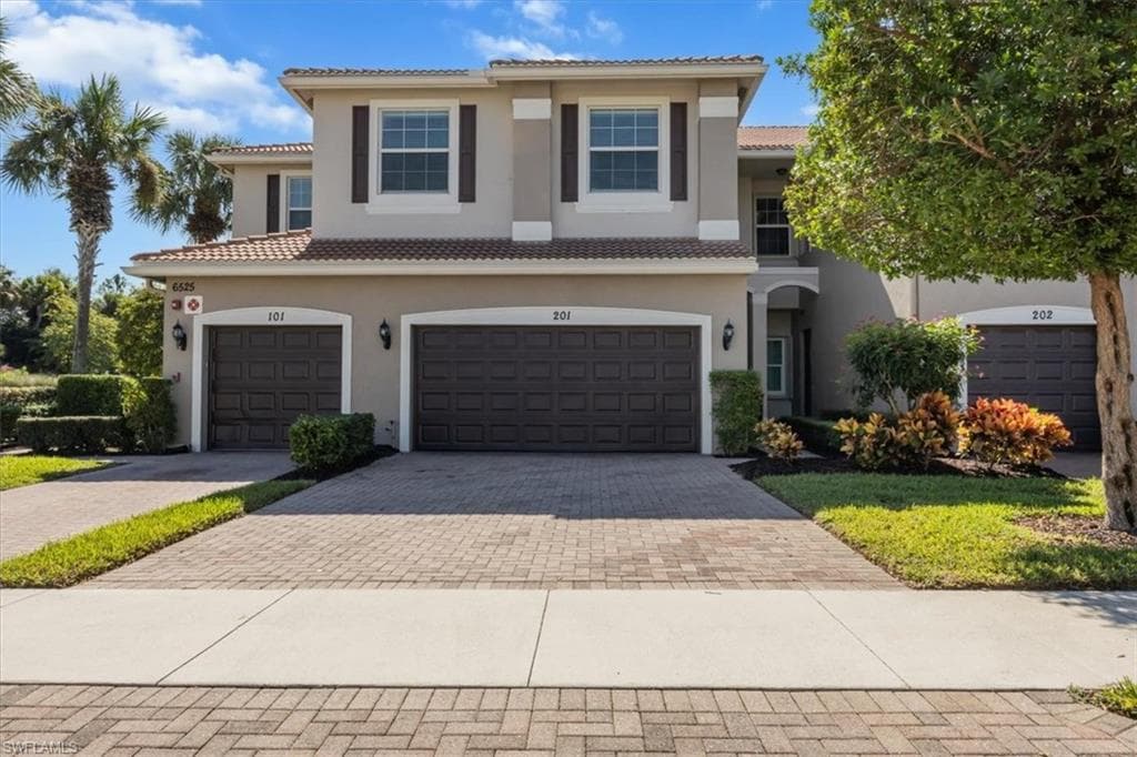 6525 Monterey PT 201 NAPLES, FL 34105