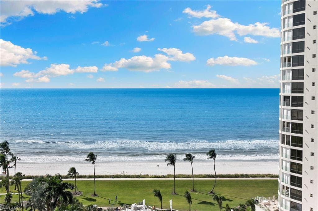 4551 Gulf Shore BLVD N 1400 NAPLES, FL 34103