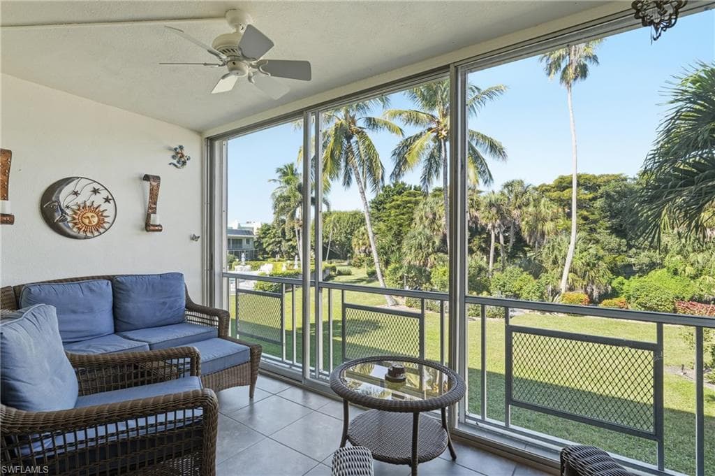 215 Cypress WAY E D8 NAPLES, FL 34110