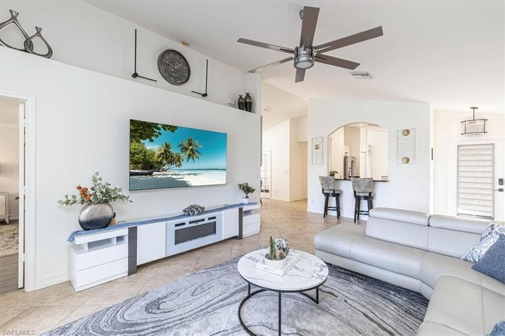 1630 Triangle Palm TER NAPLES, FL 34119
