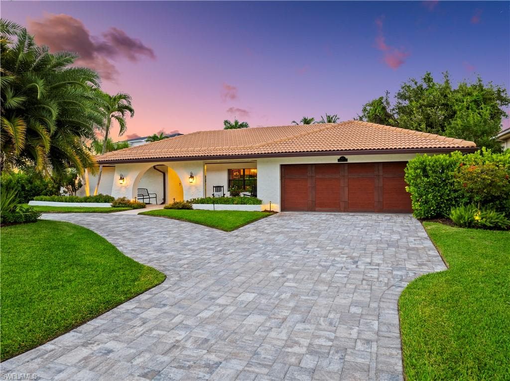 517 Parkwood LN NAPLES, FL 34103