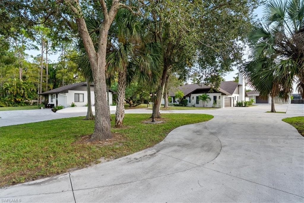 5501 Cynthia LN NAPLES, FL 34112
