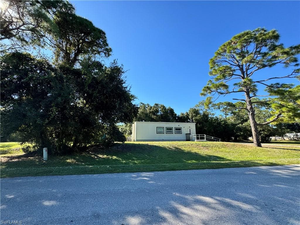 1385 Touchstone RD NORTH FORT MYERS, FL 33903