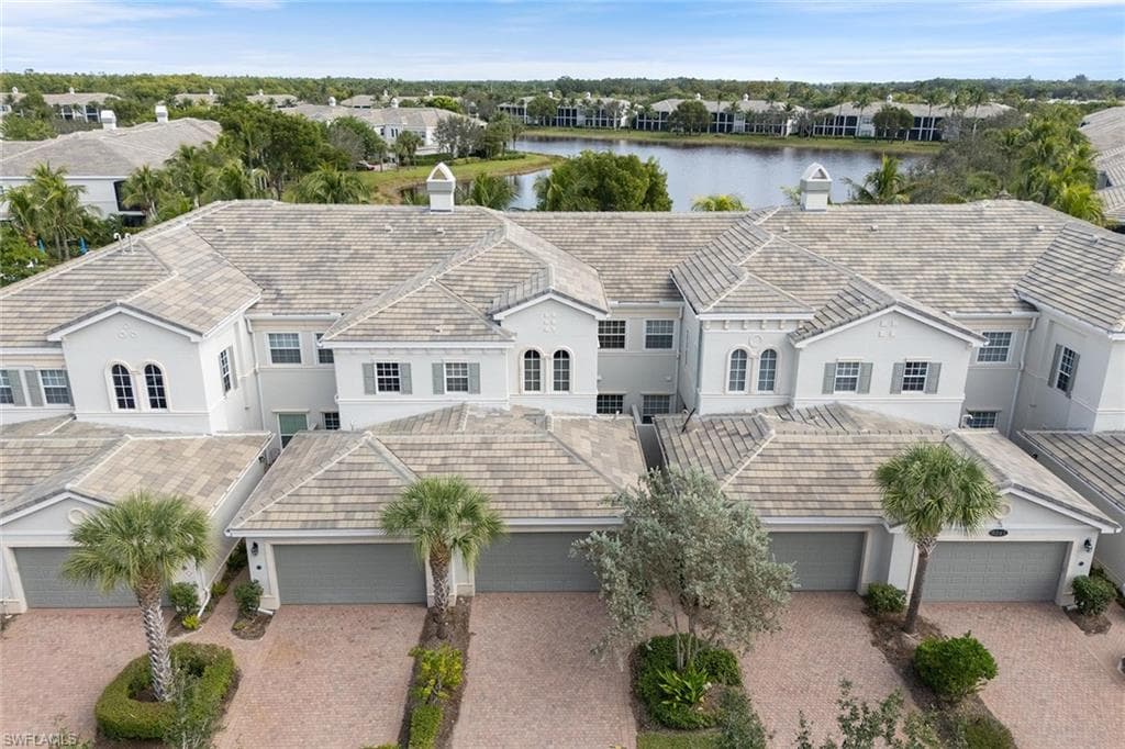9243 Tesoro LN 102 NAPLES, FL 34114