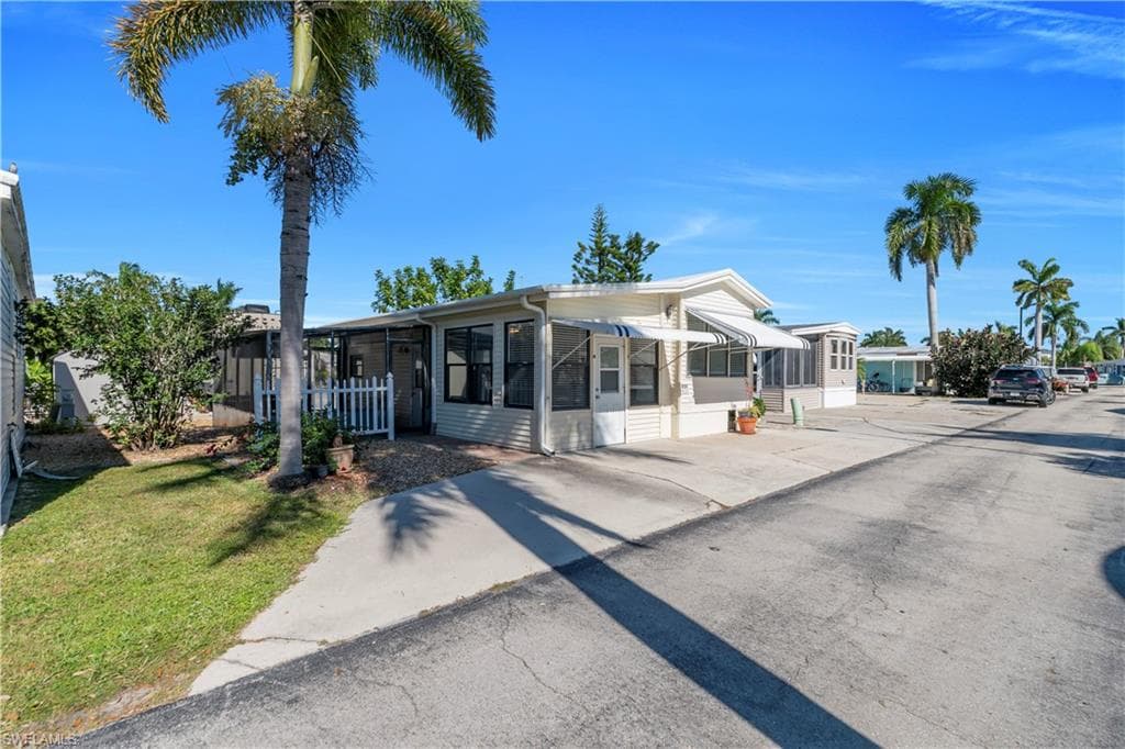 5528 Black Pug DR FORT MYERS, FL 33908