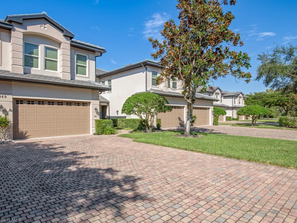 6049 Ashford LN 201 NAPLES, FL 34110