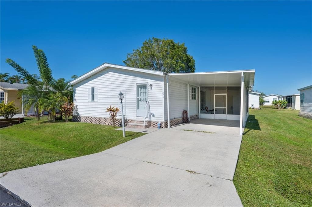 276 Grosbeak LN 276 NAPLES, FL 34114