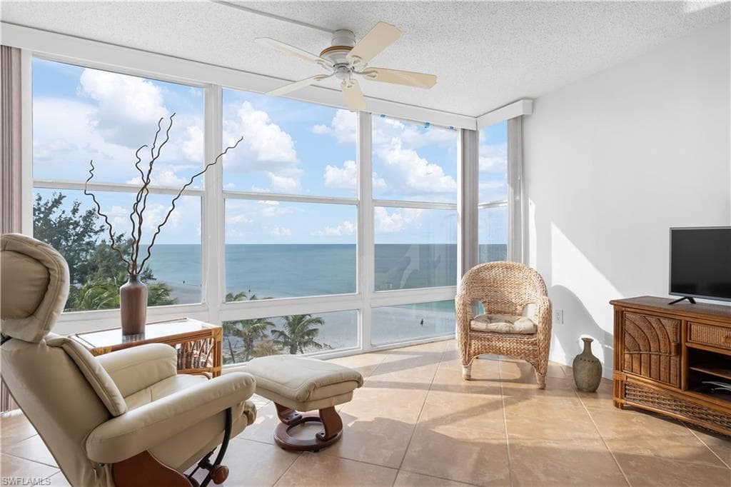 5200 Gulf DR 604 HOLMES BEACH, FL 34217