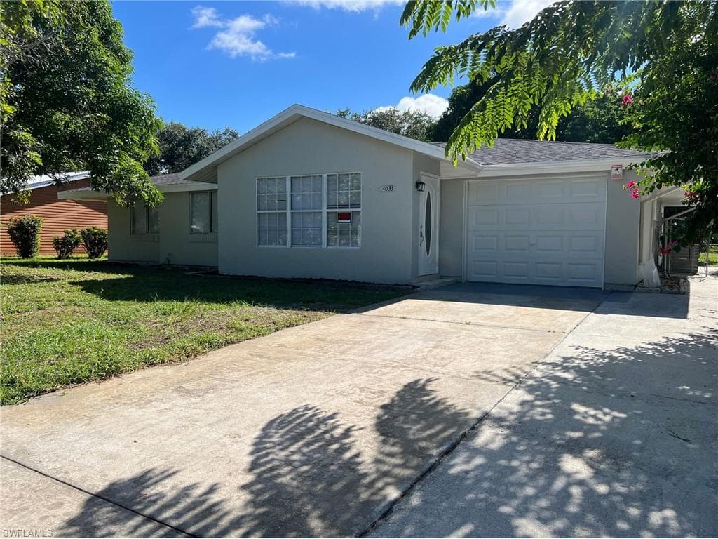 4033 School CIR LABELLE, FL 33935
