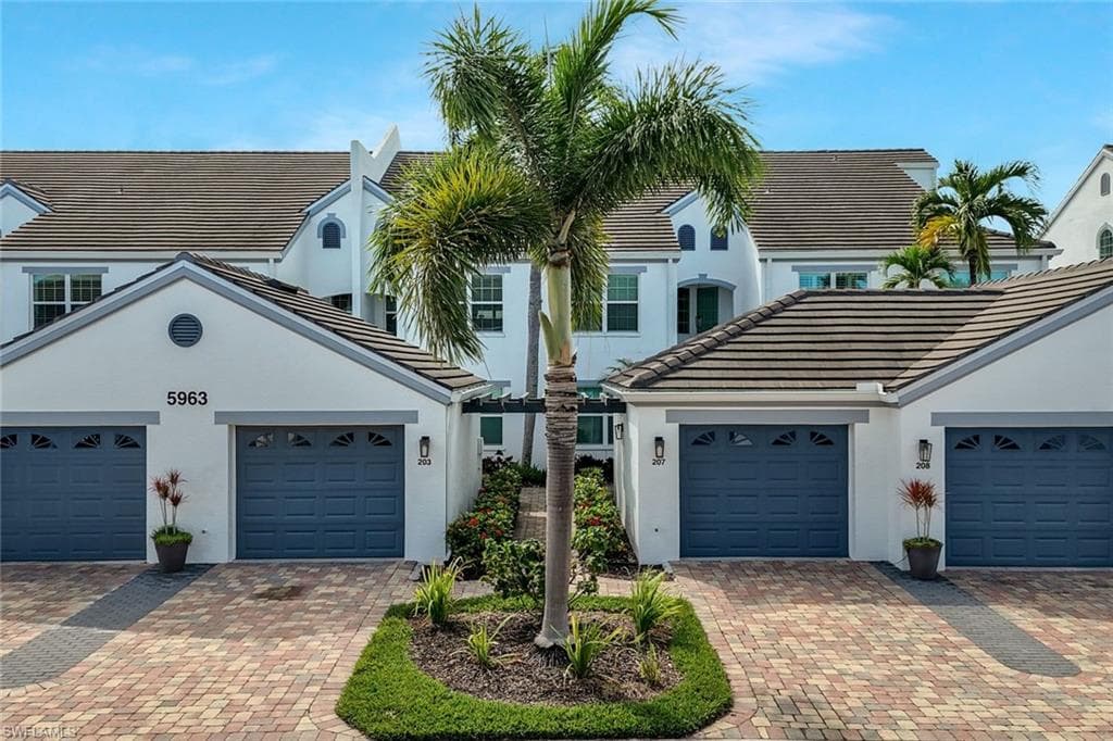 5963 Sand Wedge LN 207 NAPLES, FL 34110