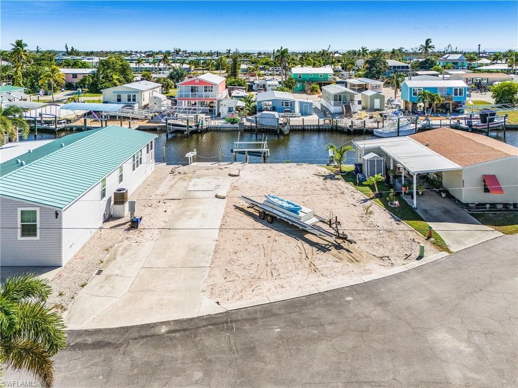 2910 BINNACLE LN ST. JAMES CITY, FL 33956