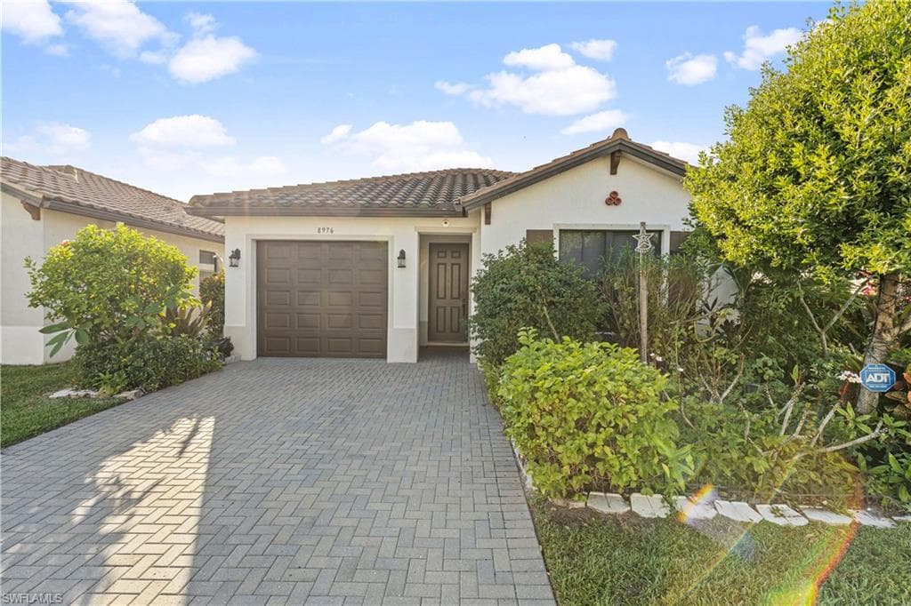 8976 Madrid CIR NAPLES, FL 34104