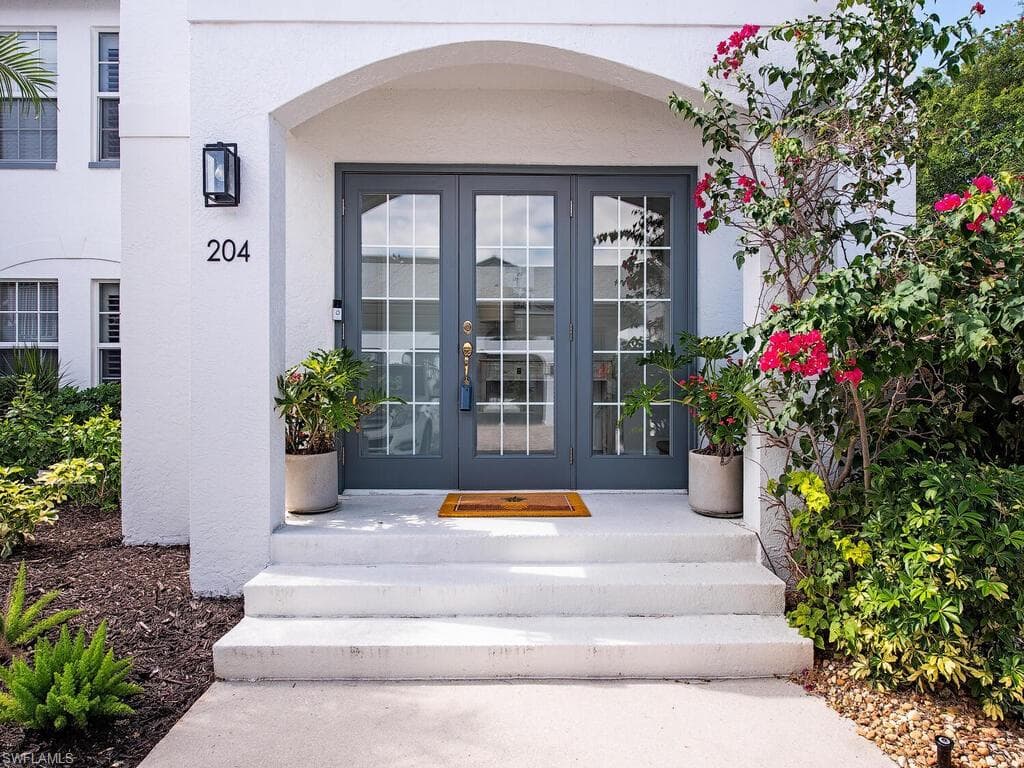 823 Tanbark DR 204 NAPLES, FL 34108