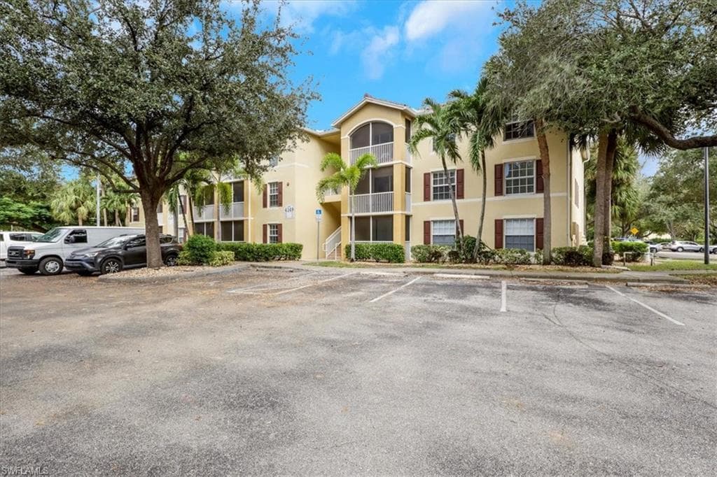 4149 Residence DR 818 FORT MYERS, FL 33901