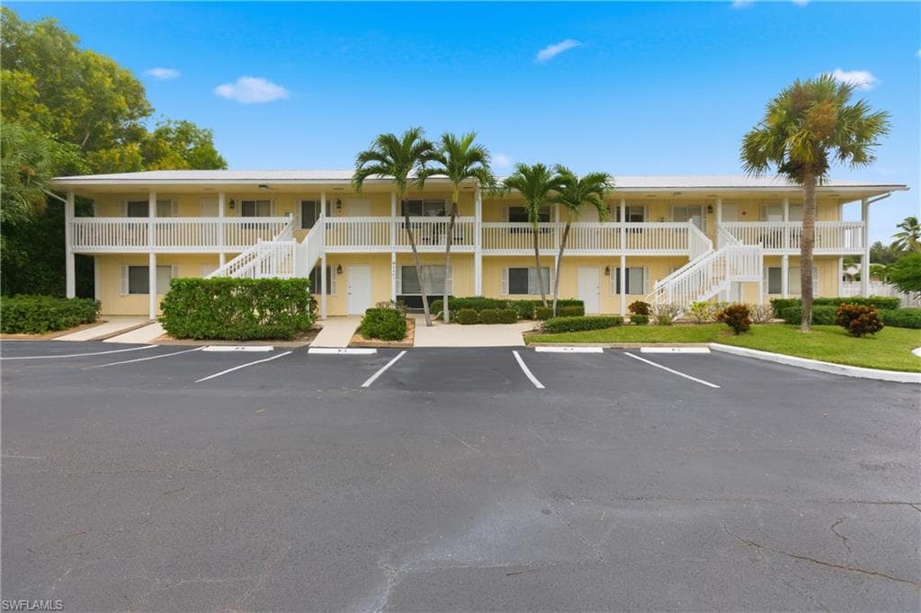 4633 Bayshore DR M7 NAPLES, FL 34112