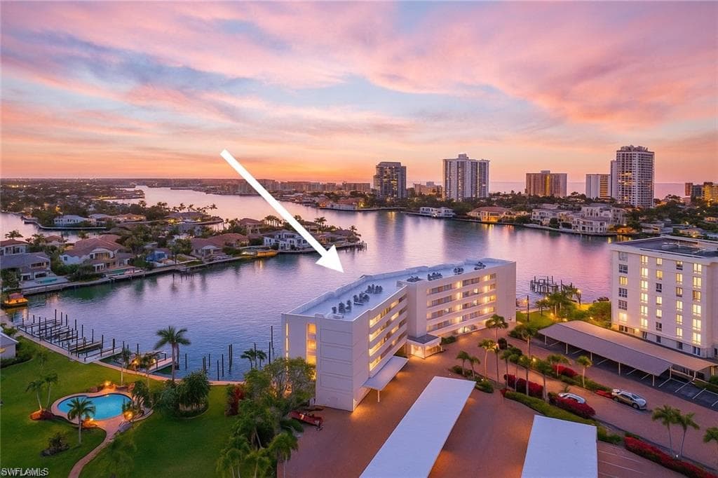 300 Park Shore DR 5B NAPLES, FL 34103