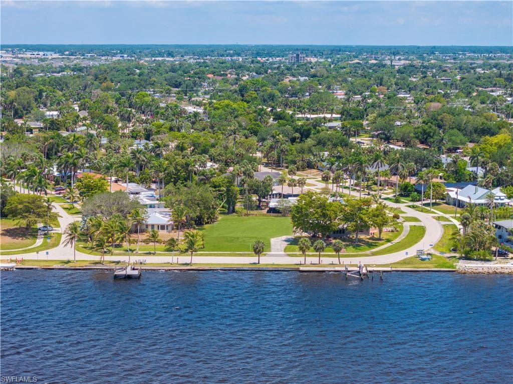 6105 W Riverside DR FORT MYERS, FL 33919