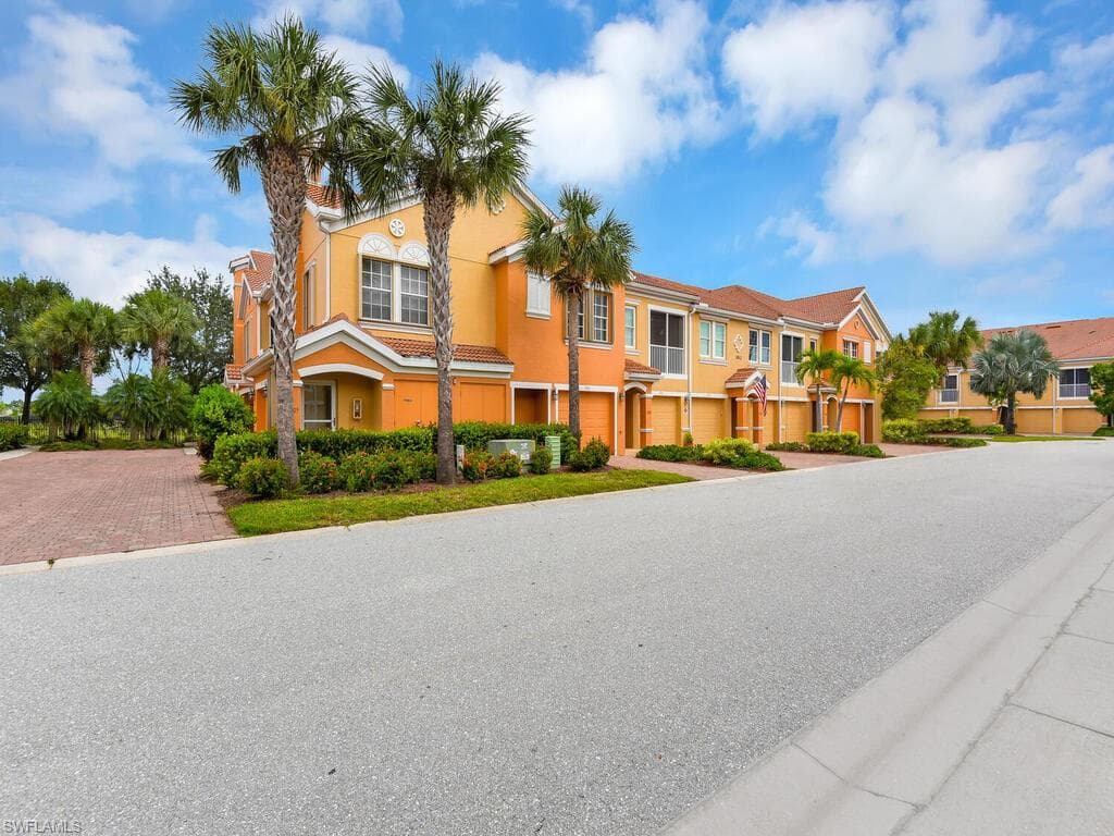 1812 Concordia Lake CIR 1905 CAPE CORAL, FL 33909