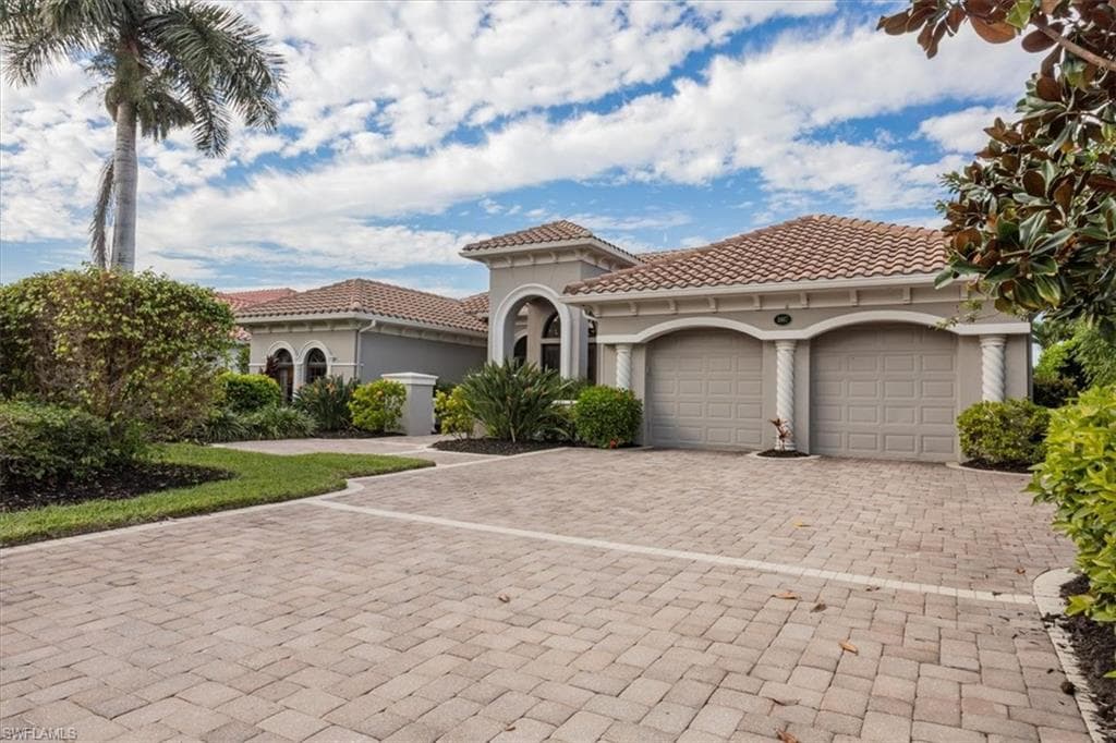 1007 Tivoli DR NAPLES, FL 34104