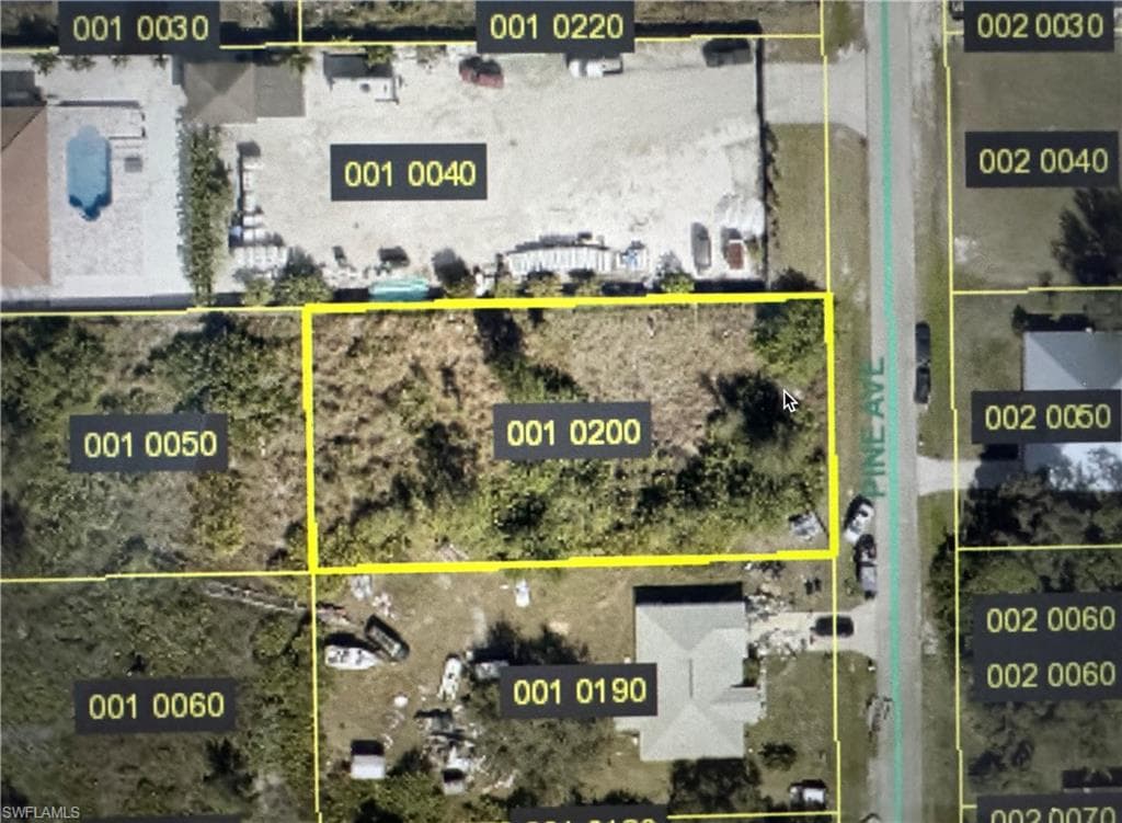 815 Pine AVE LEHIGH ACRES, FL 33972