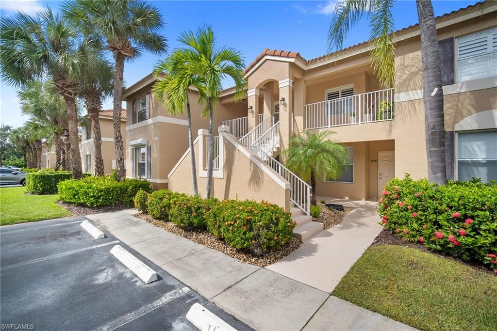 2453 Millcreek LN 201 NAPLES, FL 34119