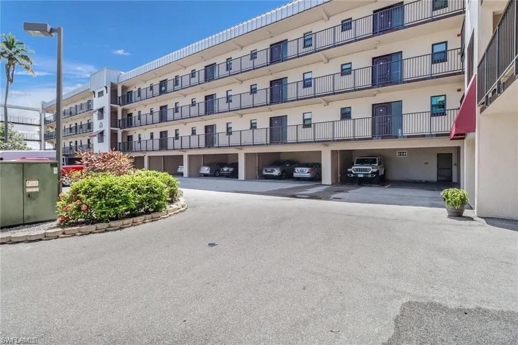 805 River Point DR 106C NAPLES, FL 34102