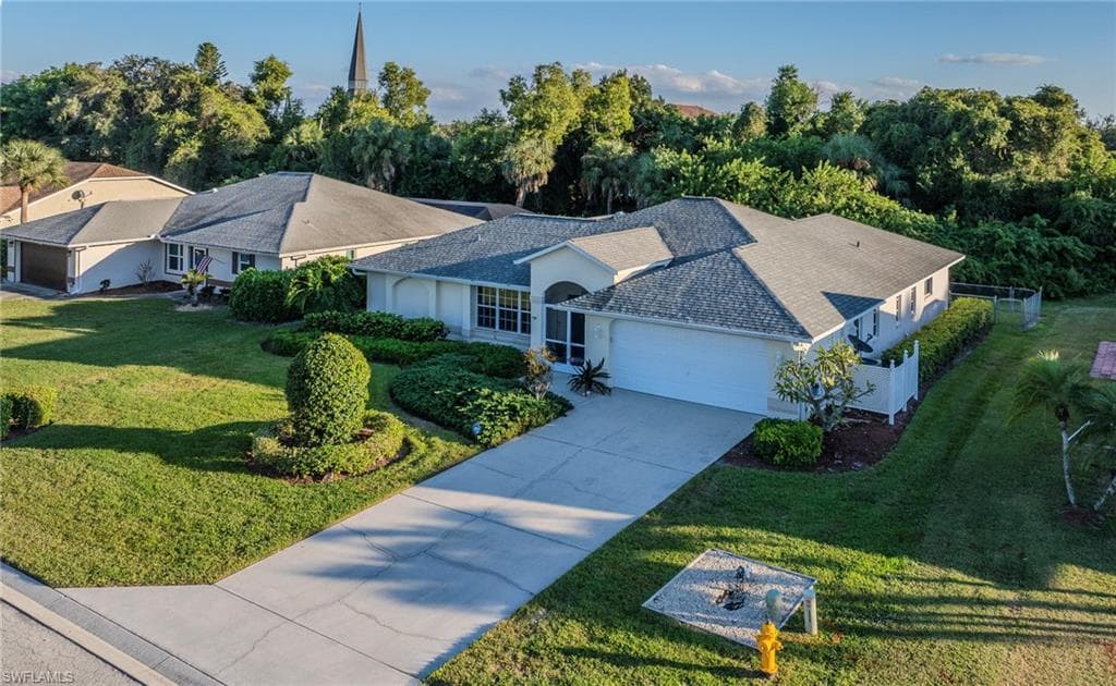 30 Wickliffe DR NAPLES, FL 34110